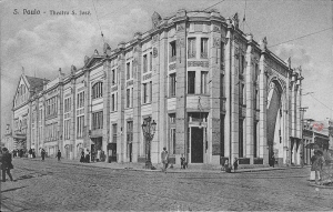 O Teatro São José, que foi adquirido pela Light & Power para construção de sua sede. Cartão postal da década de 1910/20.