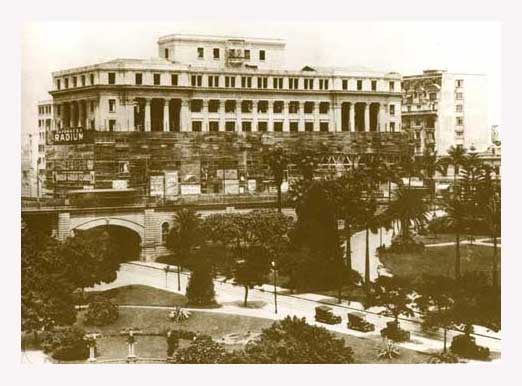 Edifício Alexandre Mackenzie ainda em obras em fotografia datada do ano de 1928.