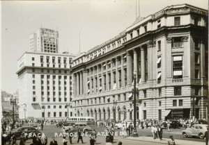 A movimentada Praça Ramos na década de 1950. 
