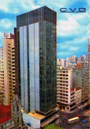 O edifício Wilton Paes de Almeida, um ano após sua inauguração, 1969, em fotografia feita pra um calendário de bolso. Acervo de Joao José Basso. 