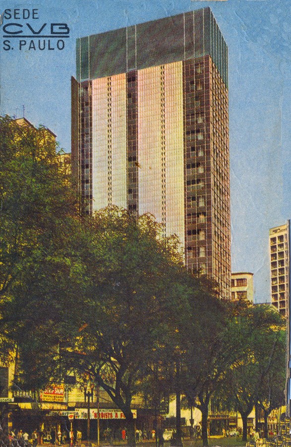 O edifício Wilton Paes de Almeida, em fotografia feita pra um calendário de bolso, do ano de 1974. Acervo de Joao José Basso. 